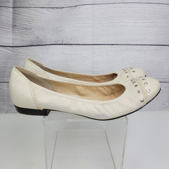 Michael Kors Leather Beige Studded Slip On Ballet Flats Size 6.5M - Picture 3 of 16